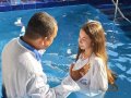 Pr. Wilton Padilha batiza 100 novos membros da Assembleia de Deus em Coruripe