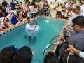 Pr. Aurélio José da Silva batiza 43 novos membros da AD em Batalha
