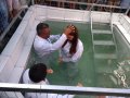 Pr. Israel Santos batiza 31 novos membros da Assembleia de Deus em Minador do Negrão