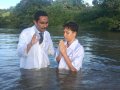 Pr. Joel Macena batiza 29 novos membros da AD em Passo de Camaragibe