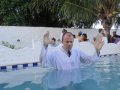 Pr. Aurélio José da Silva batiza 43 novos membros da AD em Batalha