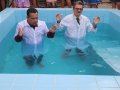 Pr. Gildo Severino batiza 37 novos membros da AD em Lagoa da Canoa