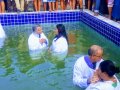 Pr. Adalberto de Almeida batiza 92 novos membros da AD Xexéu