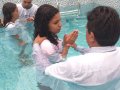 Pr. Nelson Lima batiza 20 novos membros da AD em Lagoinha