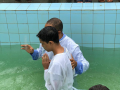 Pr. Manoel Filho batiza 32 novos membros da AD em Colônia Leopoldina