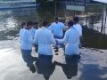 Ev. Marcos Júlio batiza cinco novos membros da AD Poxim