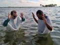25 novos membros da AD Piaçabuçu recebem o batismo nas águas