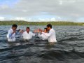 Pr. Joel Macena batiza 32 novos membros da AD em Jequiá da Praia
