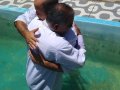 Pr. Josivaldo Gomes batiza 33 novos membros da Assembleia de Deus em Fernão Velho