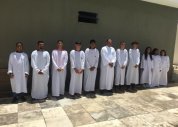 Pr. José Alves Filho batiza 14 novos membros da AD Palestina