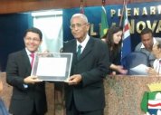 Câmara homenageia Assembleia de Deus e entrega comenda ao pastor Neco