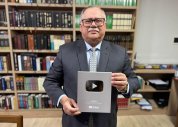 Assembleia de Deus em Alagoas recebe placa de 100 mil inscritos no YouTube