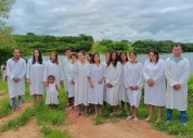 Pr. Eronilson Barbosa batiza 14 novos membros da AD em Olivença