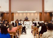 Assembleia de Deus Novo Mundo celebra culto de ano novo com louvor e adoração