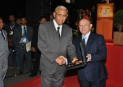 Pr. José Antonio recebe homenagem em Belém, do Pará, na festa do Centenário