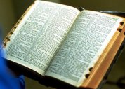 Bíblia é considerada o livro mais marcante para brasileiros, diz estudo