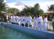 Na Bahia, 17 novos crentes são batizados no povoado de Riacho
