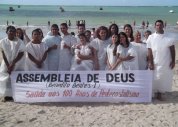 Igreja do Benedito Bentes 1 batiza 36 novos crentes