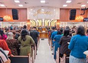 Culto de doutrina na igreja sede é marcado com salvação de almas