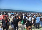 Assembleia de Deus em Maceió batiza cerca de duas mil pessoas no mar