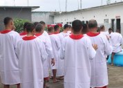 Batismo no Presídio Cyrudião Durval contempla 28 irmãos privados de liberdade