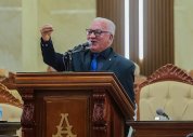 Pr. Luciano de Aquino ministra na igreja sede sobre a renovação espiritual