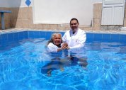 AD Paulo Jacinto celebra 2º batismo nas águas sob a gestão do pastor Jailson Alves Ferreira