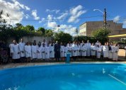 Pr. Everaldo Soares batiza 40 novos membros da AD em São Bento