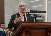 Missionário Elias Pereira ministra sobre a confiança nos propósitos de Deus