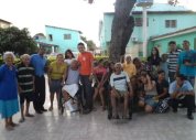 Jovens do Bom Parto visitam e levam donativos para o o Leal