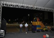 Assembleia alagoana monta superestrutura para batismo na orla