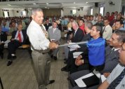 Pastor baiano dá aula prática para os diáconos