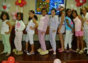 Estudantes participam da festa do pijama no Colégio da Assembleia de Deus