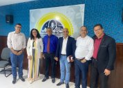 Pastores divulgam Escola Bíblica Itinerante na Rádio Correio do Sertão