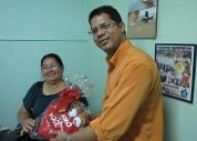 Vencedores da Promoção do Dia dos Namorados recebem os prêmios