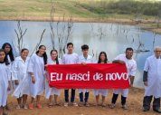 Pastor Moisés Feliciano batiza nove membros da AD Jacaré dos Homens