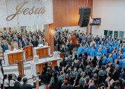 Santa Ceia de julho reúne centenas de evangélicos na igreja sede