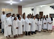 Pr. Pedro Idalino batiza 33 novos membros da Assembleia de Deus em Messias