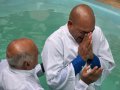 Pr. Pedro Idalino batiza 33 novos membros na Assembleia de Deus em Messias