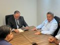 Pastor-presidente recebe exemplar do livro “História da Assembleia de Deus em Maragogi”