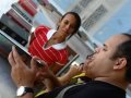 Versões antigas e raras da Bíblia Sagrada são expostas em estande na praça