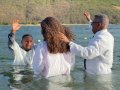 Pr. Israel Santos batiza 48 novos membros da Assembleia de Deus em Traipu