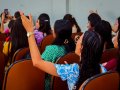 Jovens e adolescentes participam de estudos bíblicos no CONJOAAD 2026
