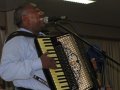 Sanfoneiro de Jesus toca o seu acordeão na igreja-sede