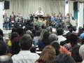 Sanfoneiro de Jesus toca o seu acordeão na igreja-sede