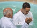 Pr. Pedro Idalino batiza 33 novos membros na Assembleia de Deus em Messias