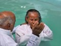 Pr. Pedro Idalino batiza 33 novos membros na Assembleia de Deus em Messias