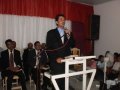 Jovens adoram a Deus em culto evangelístico na AD Traipu
