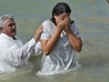 Assembleia de Deus em Maceió batiza cerca de duas mil pessoas no mar