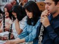 Irmãos de Maceió celebram culto de ano novo com louvor e gratidão